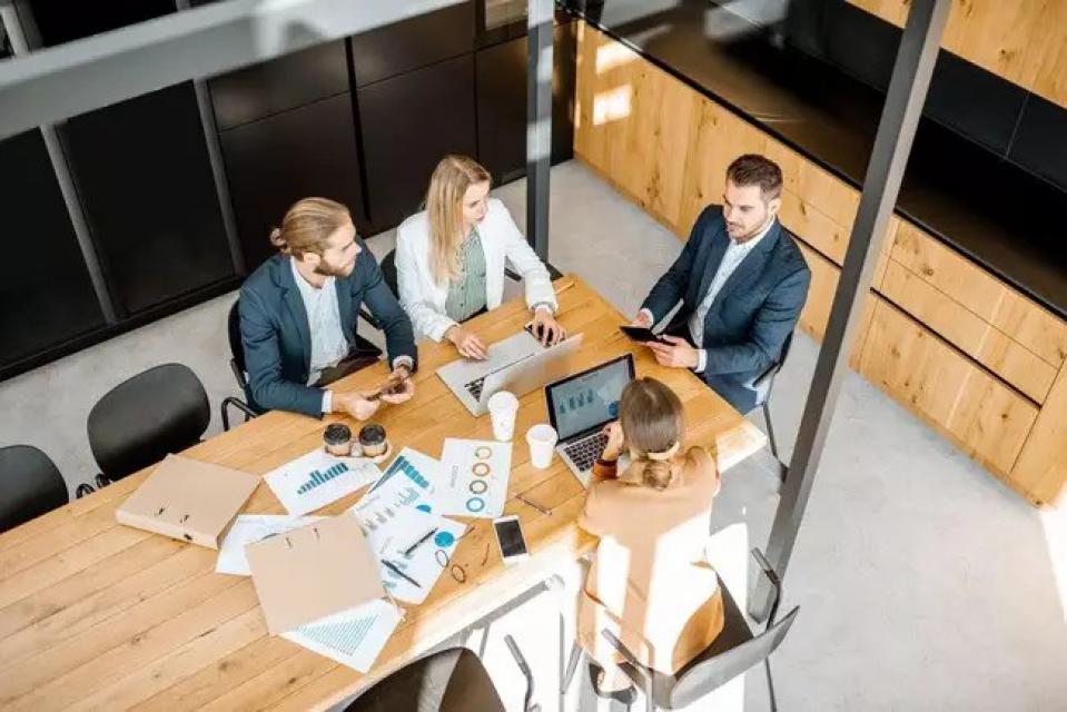 Como Salas de Reunião Podem Melhorar a Produtividade da Sua Equipe?